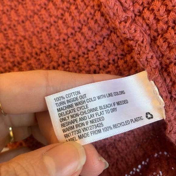 Universal Threads Red Sweater 3/$25 - Picture 11 of 11